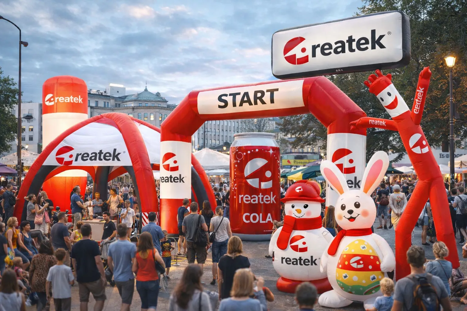 Nafukovacia reklama REATEK na evente s brandovanou bránou, stanom a 3D produktmi
